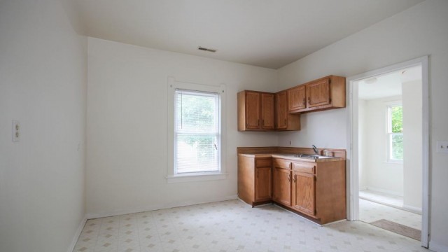 $43,500 Bright renovated duplex in Toledo, Ohio. Net Yield 20.32%